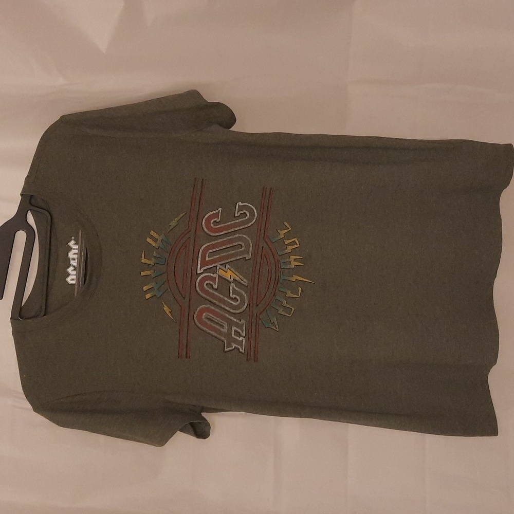 HOST PICK 6/14 Lucky Brand  AC⚡️DC Graphic T-Shirt NWOT